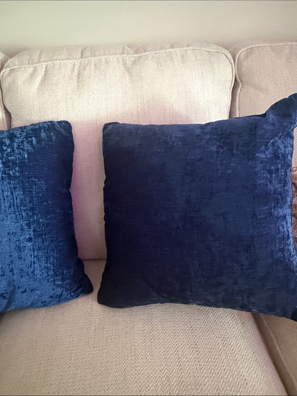 Two plush Velvet Accent Pillow in Navy Blue - Picture 5 of 6